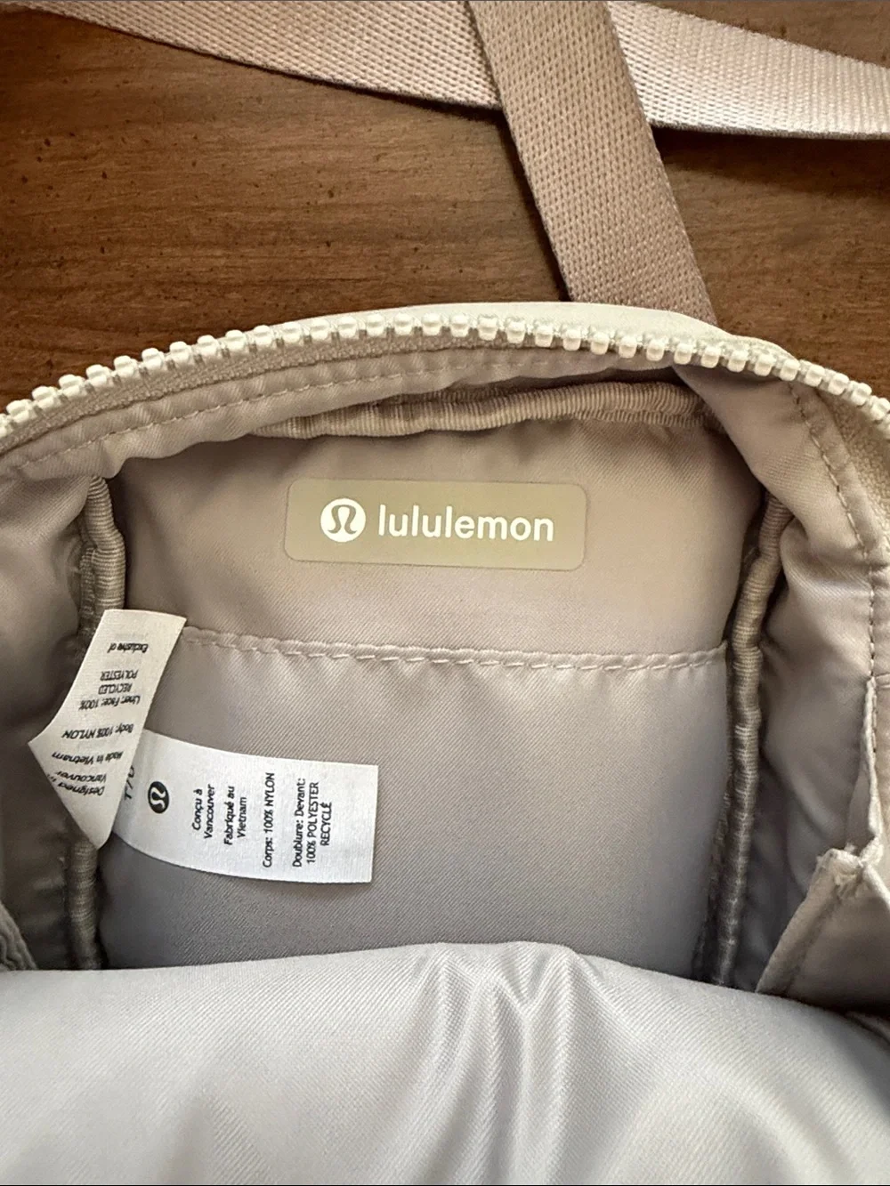 lululemon athletica light green crossbody messenger bag